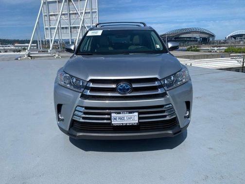 Celestial Silver Metallic 2019 Toyota Highlander Hybrid Limited