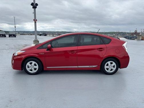 Barcelona Red Metallic 2011 Toyota Prius IV
