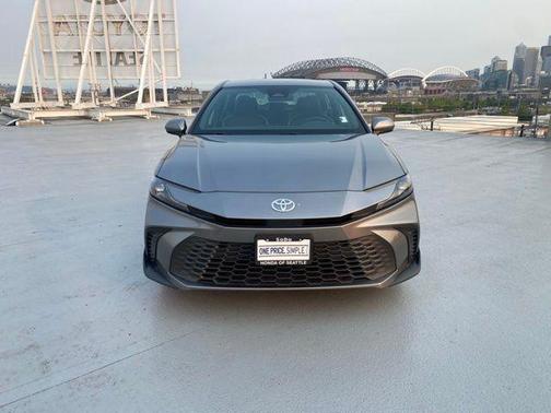 Metal 2025 Toyota Camry SE