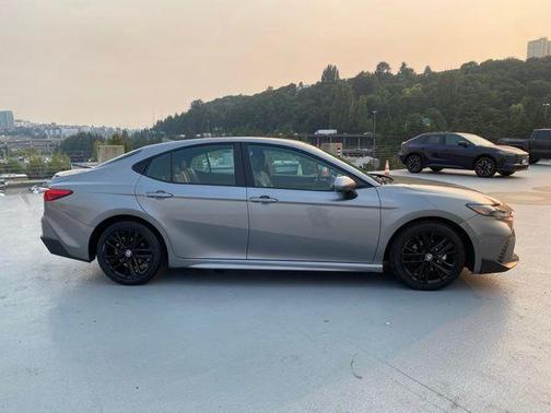 Metal 2025 Toyota Camry SE
