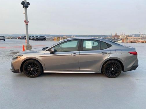 Metal 2025 Toyota Camry SE