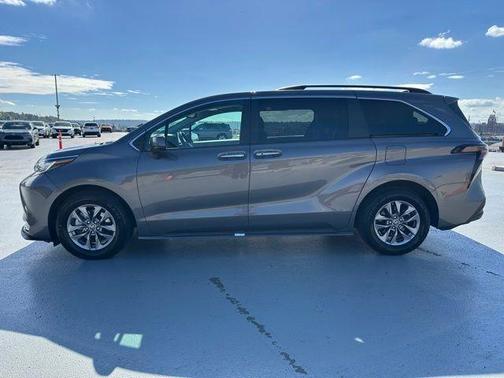 2023 Toyota Sienna XLE
