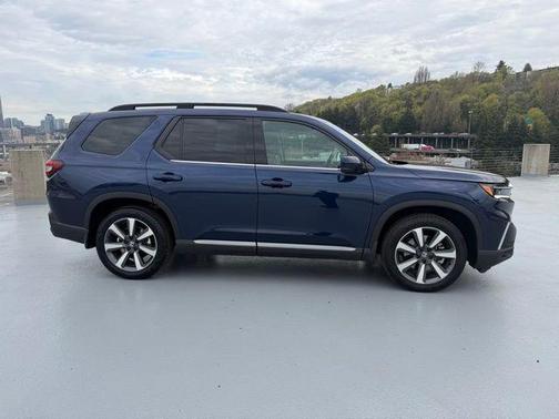 Obsidian Blue Pearl 2025 Honda Pilot Touring