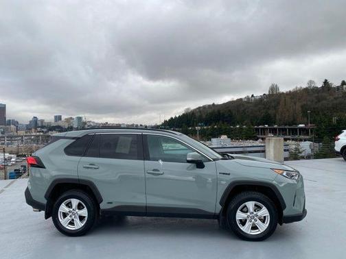 2021 Toyota RAV4 Hybrid XLE
