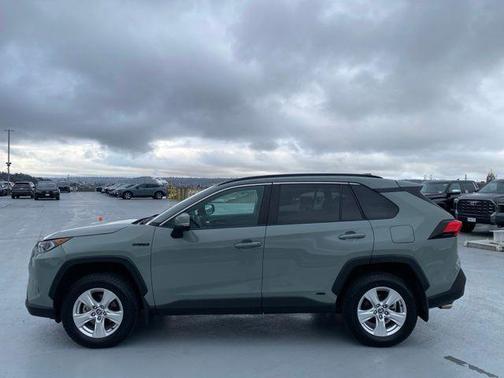2021 Toyota RAV4 Hybrid XLE