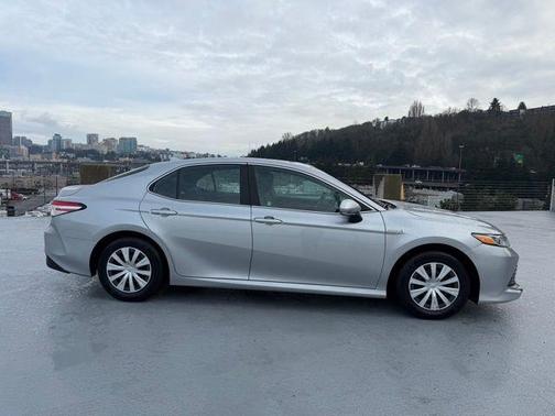 2020 Toyota Camry Hybrid LE