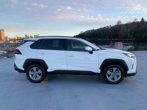 2023 Toyota RAV4 Hybrid LE