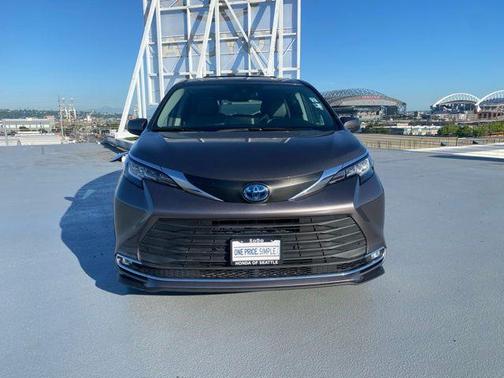 Predawn Gray Mica 2021 Toyota Sienna XLE