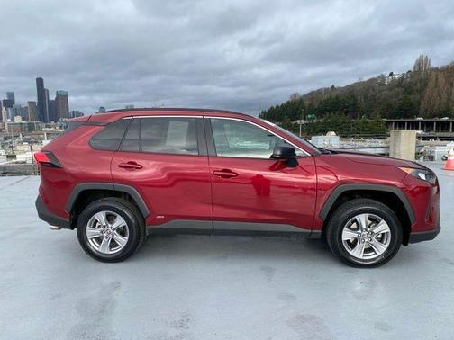 2022 Toyota RAV4 Hybrid LE