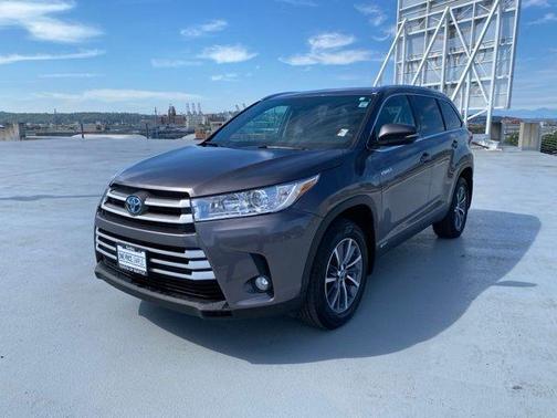 Predawn Gray Mica 2019 Toyota Highlander Hybrid XLE
