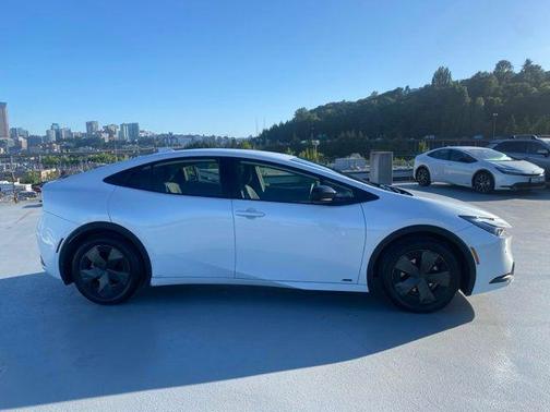 Wind Chill Pearl 2024 Toyota Prius LE