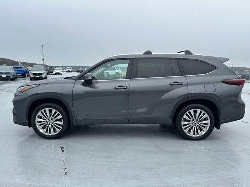 2025 Toyota Highlander Hybrid Platinum