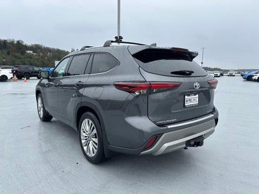 2025 Toyota Highlander Hybrid Platinum