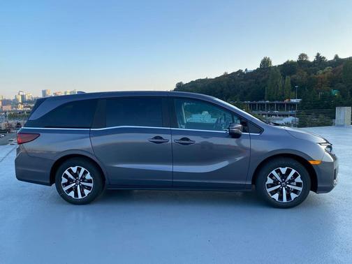 Modern Steel Metallic 2026 Honda Odyssey EX-L