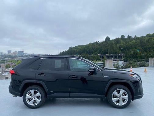 2021 Toyota RAV4 Hybrid XLE Premium
