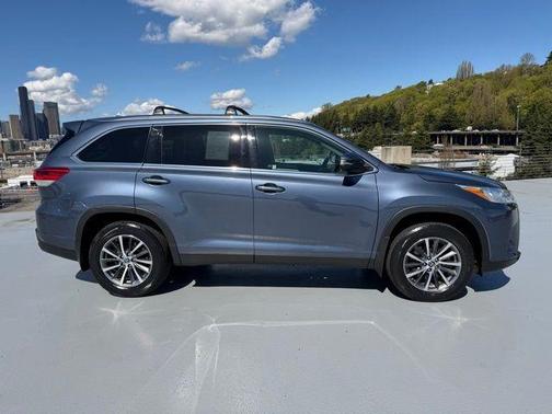 Shoreline Mist 2019 Toyota Highlander XLE