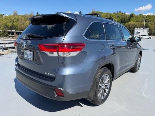 Shoreline Mist 2019 Toyota Highlander XLE
