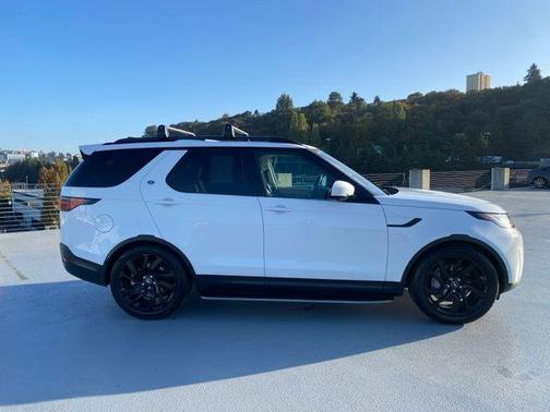 2022 Land Rover Discovery P300 S