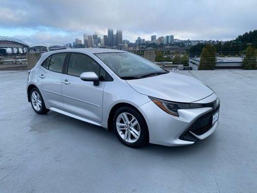 Classic Silver Metallic 2019 Toyota Corolla Hatchback SE