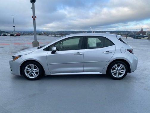 Classic Silver Metallic 2019 Toyota Corolla Hatchback SE