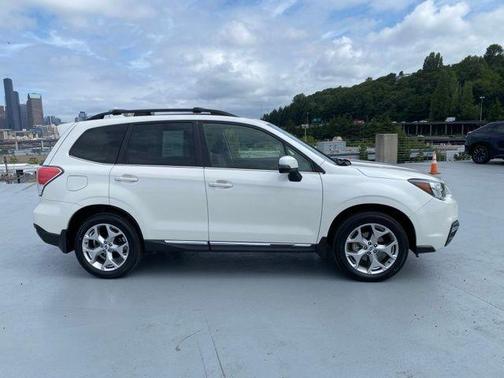 Crystal White Pearl 2018 Subaru Forester 2.5i Touring