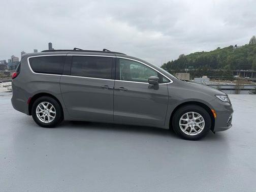 Ceramic Gray Clearcoat 2022 Chrysler Pacifica Touring-L
