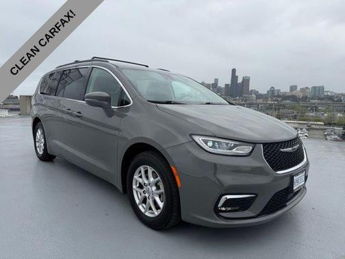 Ceramic Gray Clearcoat 2022 Chrysler Pacifica Touring-L