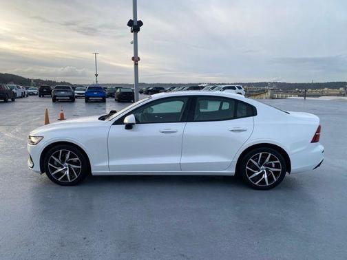 2020 Volvo S60 T5 Momentum