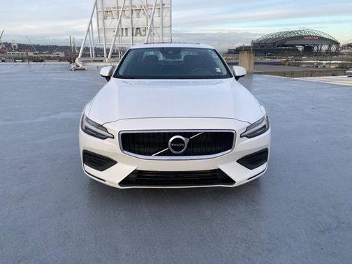 2020 Volvo S60 T5 Momentum