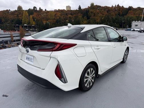 Blizzard Pearl 2017 Toyota Prius Prime Premium
