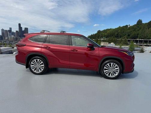 Ruby Flare Pearl 2024 Toyota Highlander Platinum