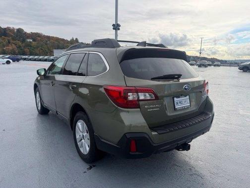Wilderness Green Metallic 2018 Subaru Outback 2.5i Premium
