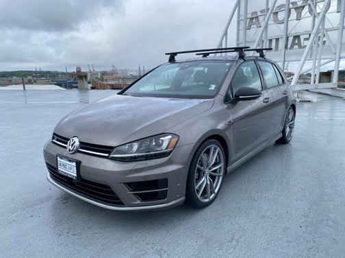 2017 Volkswagen Golf R 4-Door