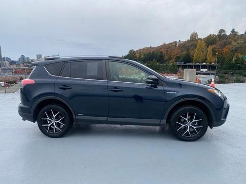 2018 Toyota RAV4 Hybrid SE