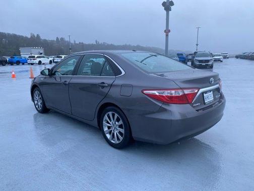 2016 Toyota Camry Hybrid XLE