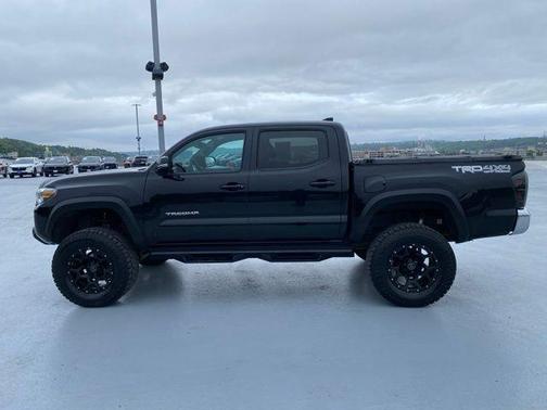 Midnight Black Metallic 2019 Toyota Tacoma TRD Off Road