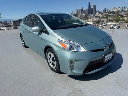 Pearl 2014 Toyota Prius Two