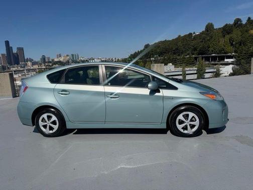 Pearl 2014 Toyota Prius Two