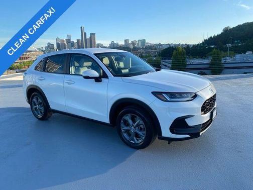 Platinum White Pearl 2026 Honda HR-V LX