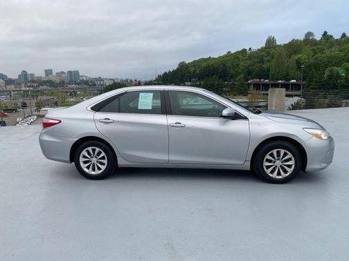 Celestial Silver Metallic 2016 Toyota Camry LE