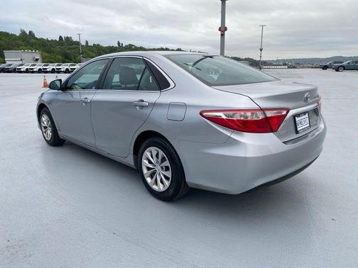 Celestial Silver Metallic 2016 Toyota Camry LE