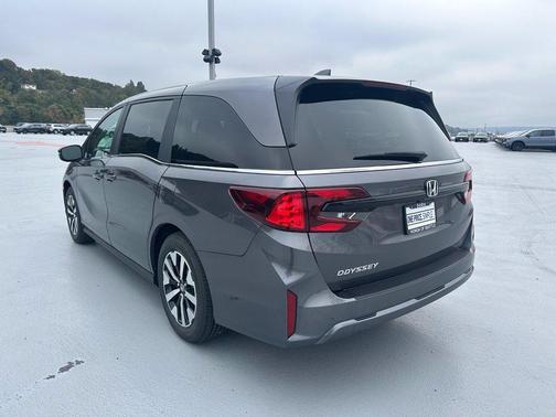 Modern Steel Metallic 2027 Honda Odyssey EX-L