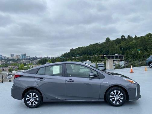 2022 Toyota Prius LE