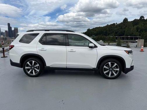 Platinum White Pearl 2024 Honda Pilot Elite