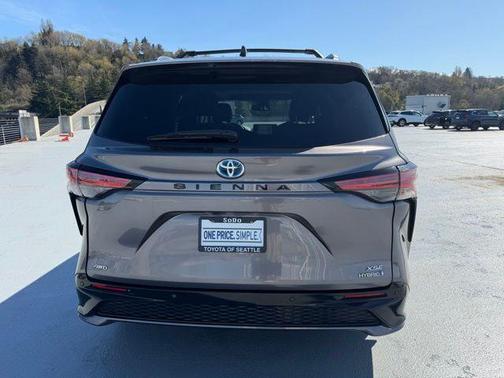 2021 Toyota Sienna XSE 7 Passenger