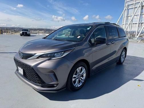 2021 Toyota Sienna XSE 7 Passenger