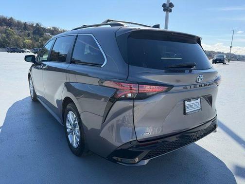 2021 Toyota Sienna XSE 7 Passenger