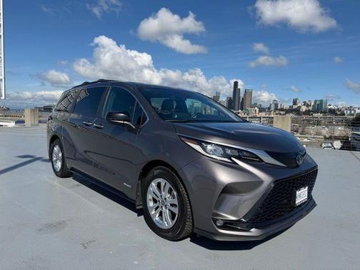 2021 Toyota Sienna XSE 7 Passenger