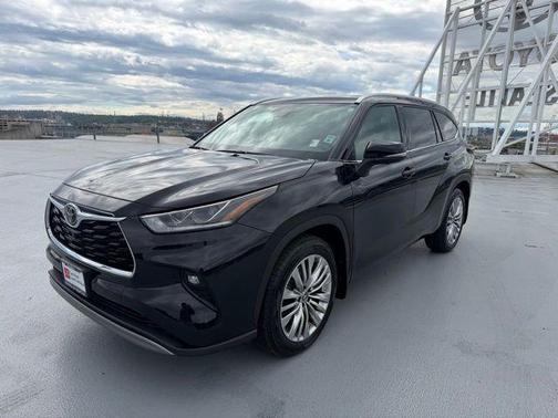 Midnight Black Metallic 2024 Toyota Highlander Platinum