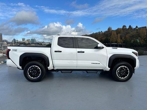 2025 Toyota Tacoma Hybrid TRD